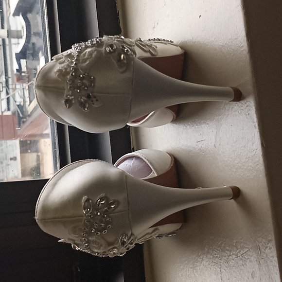 Prom or wedding shoe - Picture 4 of 7
